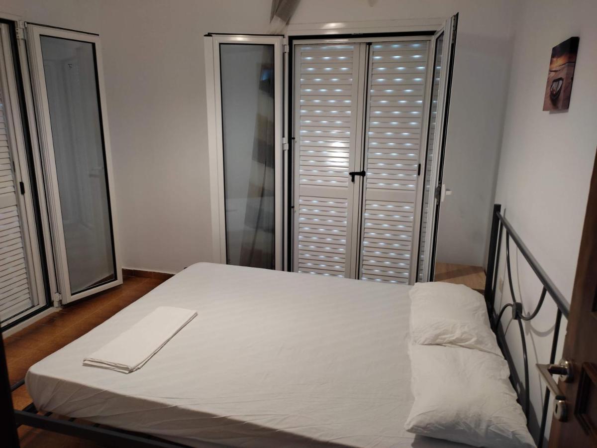 Steve Apartment Ano Garouna